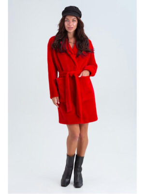 Стильное меховое пальто красное