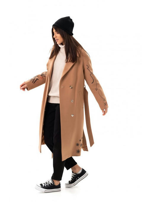 Пальто с дизайнерским рисунком кэмел скетч