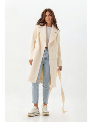 Стильное однотонное пальто молоко