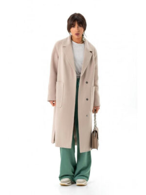 Пальто с накладными карманами бежевое