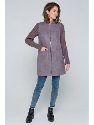 Пальто с вязаными рукавами серо-розовое