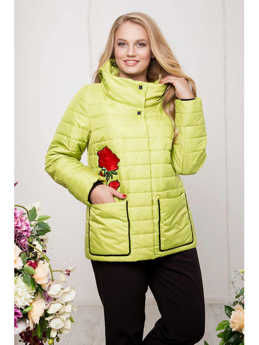 Яркая весенняя женская куртка с вышивкой