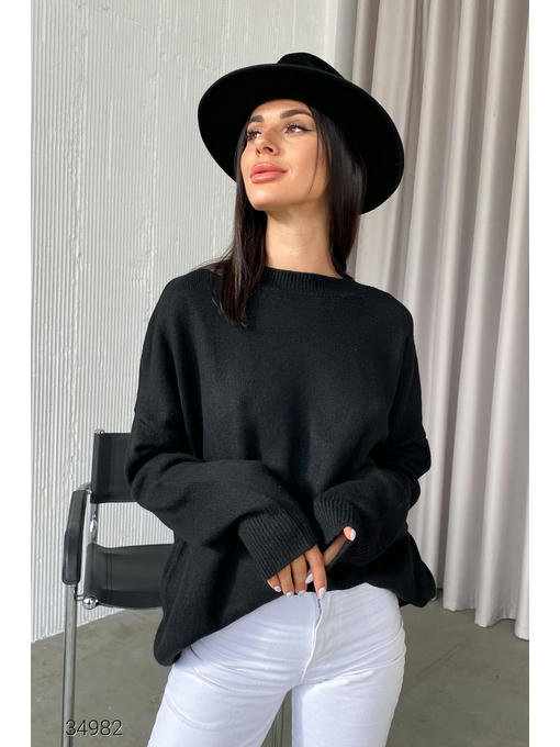 Свитер оверсайз с заниженной линией плеч