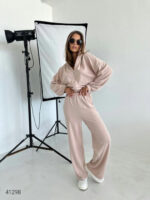 Жеснкий трикотажный костюм