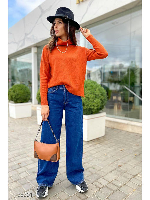 Свитер оверсайз с высоким воротом — изображение 3