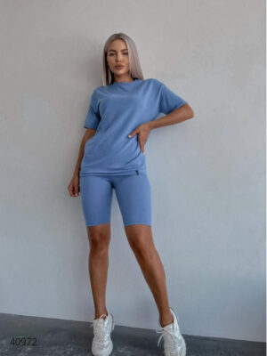 Костюм женский футболка и велосипелки