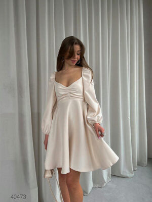 Платье с длинными рукавами