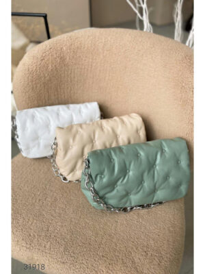 Стеганая сумка с ремнем-цепочкой