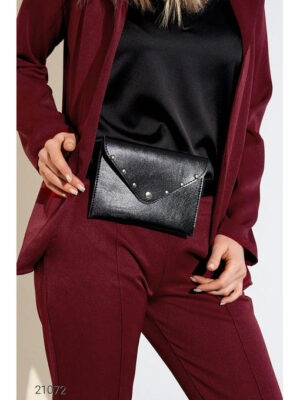 Сумка-кошелёк на пояс с отделкой заклёпками