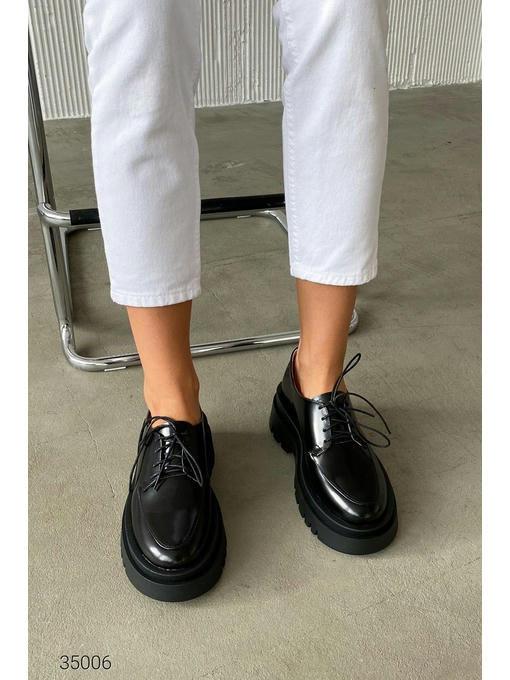 Кожаные лоферы со шнуровкой на плоской массивной подошве — изображение 5