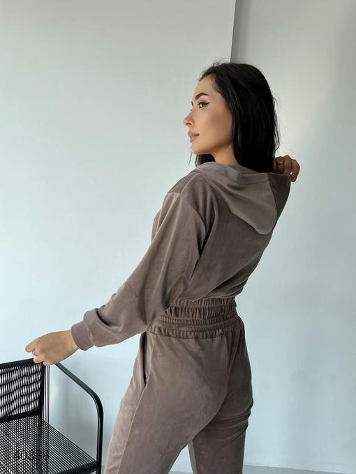 Женский велюровый костюм — изображение 5