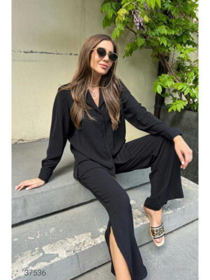 Костюм из рубашки и брюк