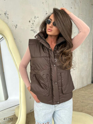 Жилет женский с накладными карманами