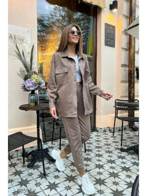 Женский костюм из рубашки и штанов