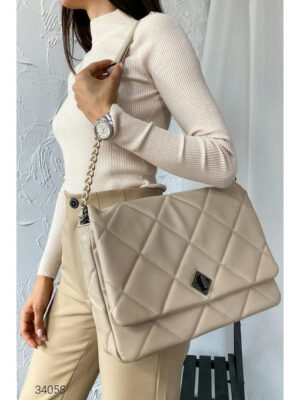 Объёмная прямоугольная стеганная сумка на плечо