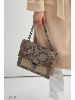 Сумка с цепочкой и эффектом змеиной кожи