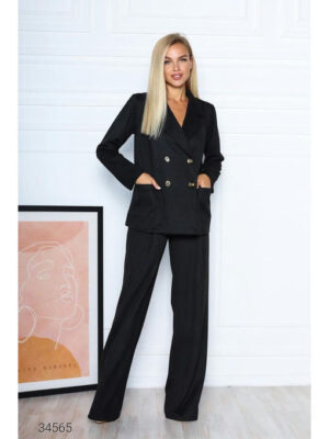 Замшевый костюм из двубортного блейзера и брюк-палаццо