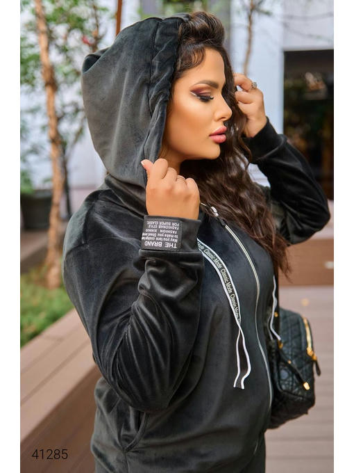 Велюровый женский костюм — изображение 2