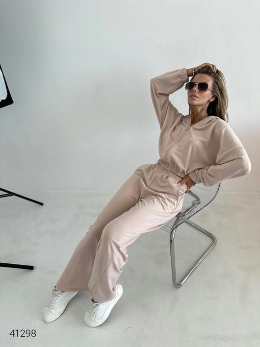 Жеснкий трикотажный костюм — изображение 4