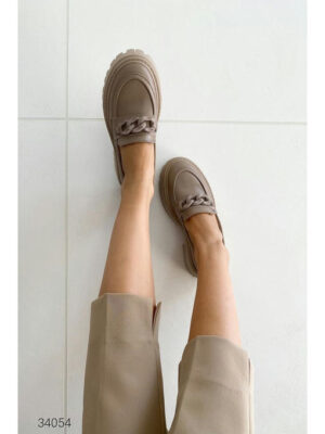 Кожаные лоферы с массивной цепочкой