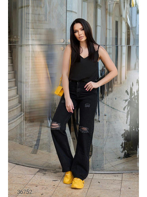 Свободные джинсы со рваной отделкой