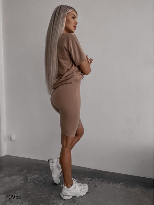 Костюм женский футболка и велосипелки — изображение 4