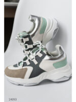 Кроссовки с контрастными вставками