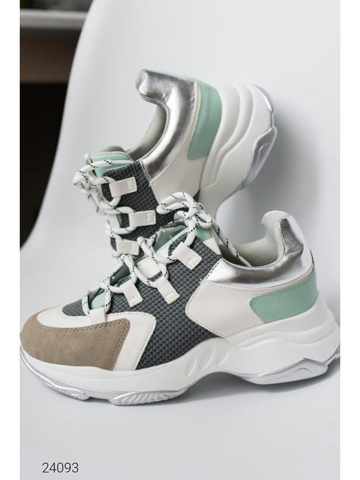 Кроссовки с контрастными вставками