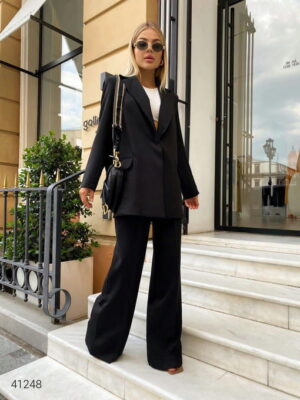 Брючный женский костюм