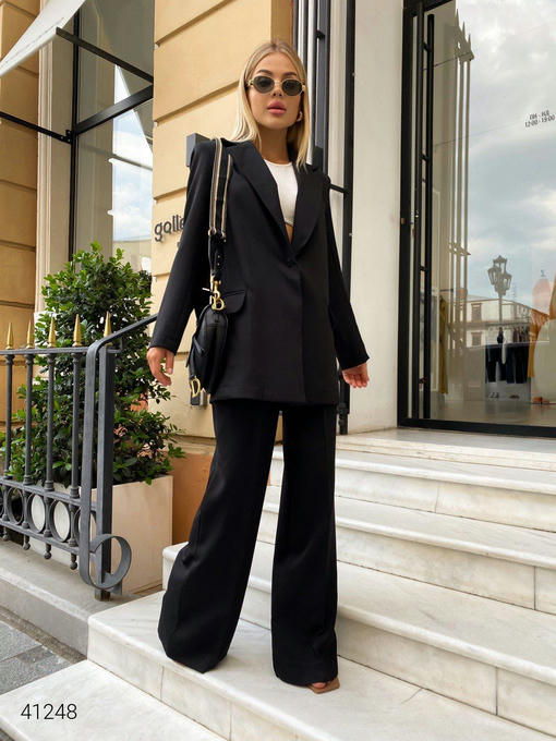 Брючный женский костюм