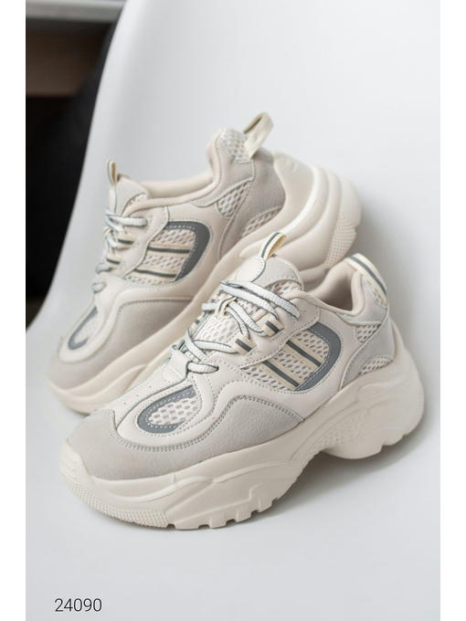 Кроссовки на массивной подошве из комбинированных материалов