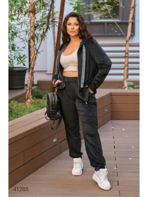 Велюровый женский костюм