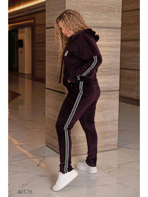 Женский велюровый костюм — изображение 3