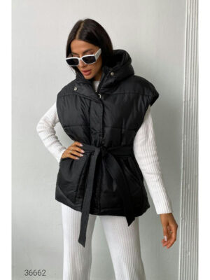 Жилет с капюшоном и поясом