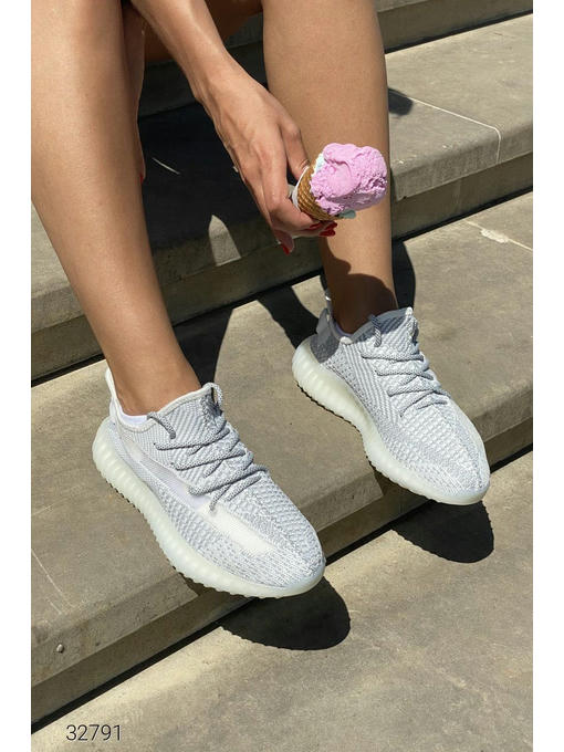 Кроссовки из трикотажа со шнуровкой