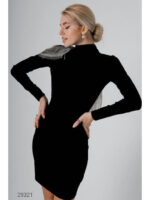 Платье с открытой спиной и отделкой бахромой