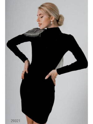 Платье с открытой спиной и отделкой бахромой