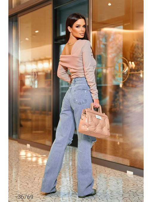 Свободные джинсы со рваной отделкой — изображение 5