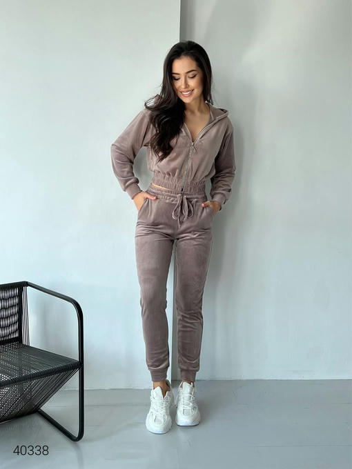 Женский велюровый костюм — изображение 4