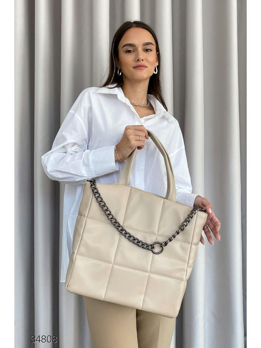 Объёмная стеганная сумка-тоут с короткими ручками — изображение 3