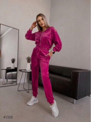 Женский велюровый костюм