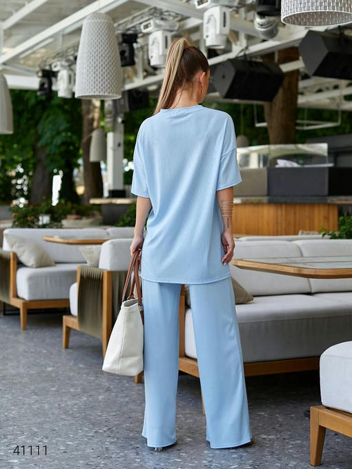 Женский базовый костюм — изображение 3