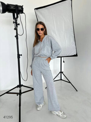 Жеснкий трикотажный костюм