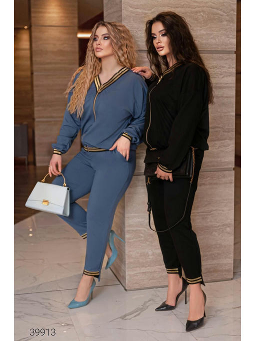 Женский брючный костюм