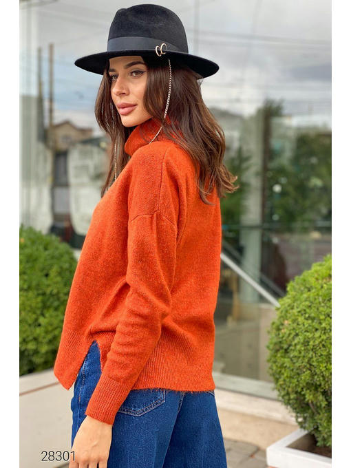 Свитер оверсайз с высоким воротом — изображение 4