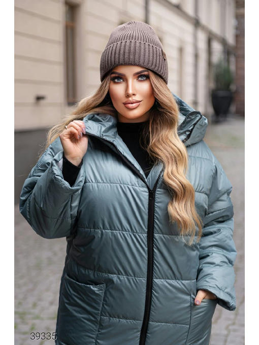 Зимнее женское пальто с капюшоном — изображение 2