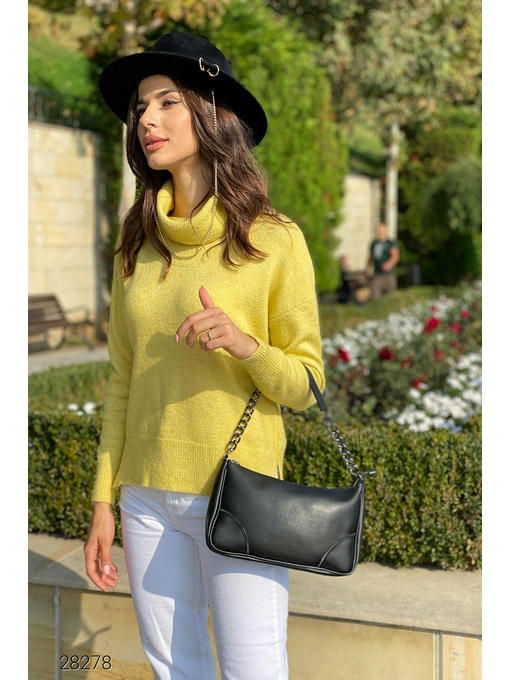 Свитер оверсайз с высоким воротом — изображение 4