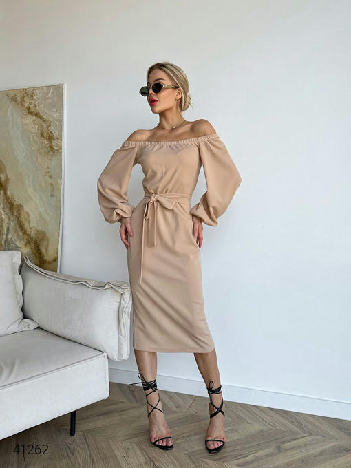 Платье с объемными рукавами