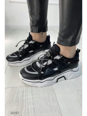 Кроссовки со шнуровкой