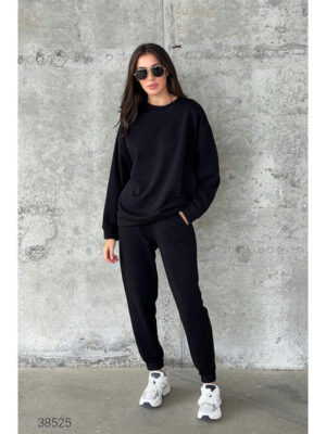 Трикотажный костюм из свитшота и джоггеров